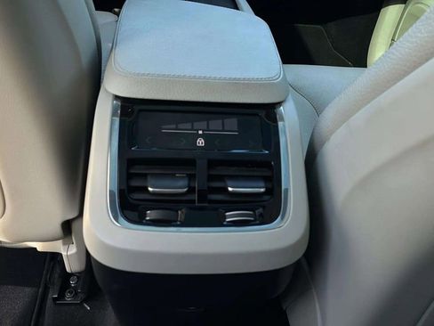 Used 2022 Volvo XC90 T5 Momentum image 19