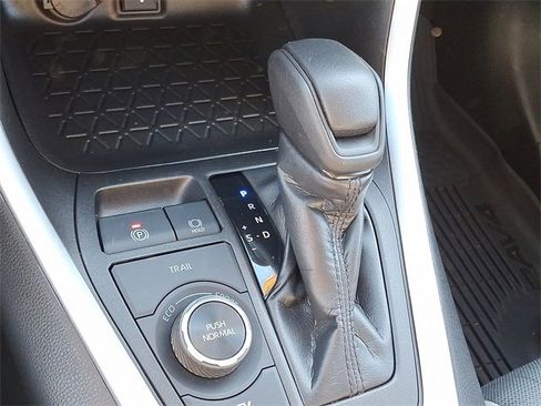 Used 2021 Toyota RAV4 XLE image 15