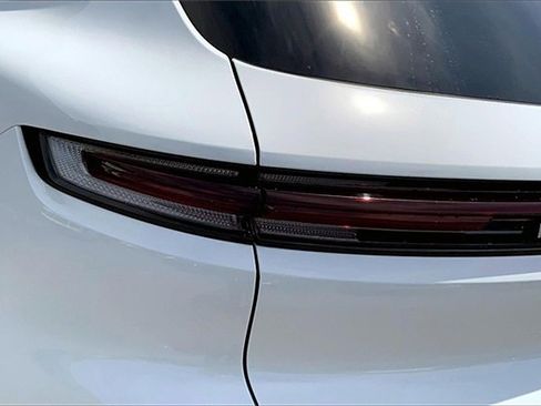 Used 2025 Porsche Cayenne image 13