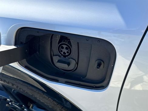 Used 2025 Chevrolet Equinox EV RS image 8