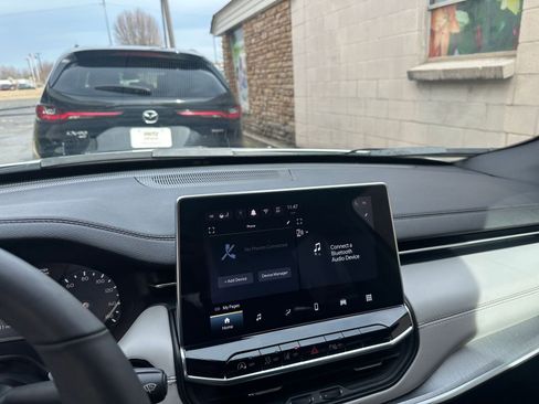 Used 2025 Jeep Compass Limited image 18