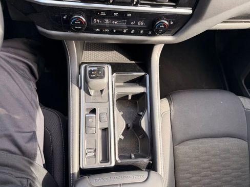 Used 2024 Nissan Pathfinder SV image 17