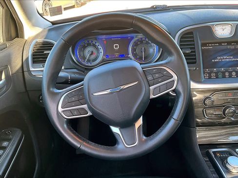 Used 2020 Chrysler 300 Touring w/ Sport Appearance Package image 5