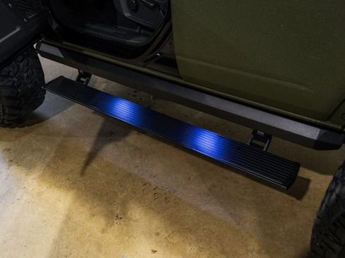 Used 2025 Ford Bronco Badlands image 9