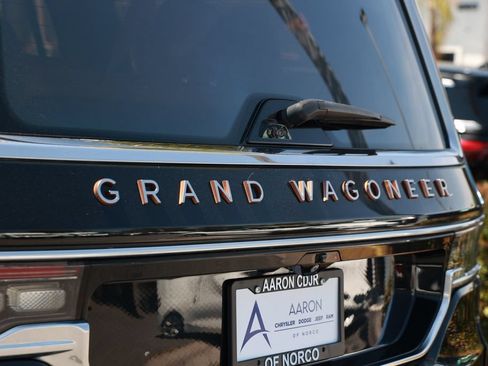 Used 2022 Jeep Grand Wagoneer Series III AWD/4WD image 15