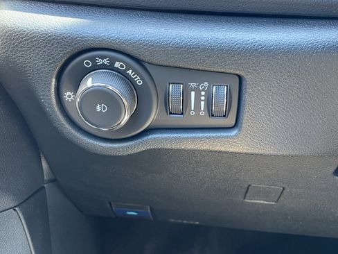Used 2025 Chrysler Pacifica Select FWD image 14