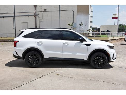 Certified 2023 Kia Sorento SX AWD/4WD image 2