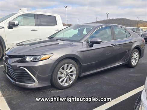 Used 2021 Toyota Camry LE image 2