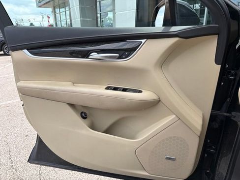 Used 2018 Cadillac XT5 AWD image 26