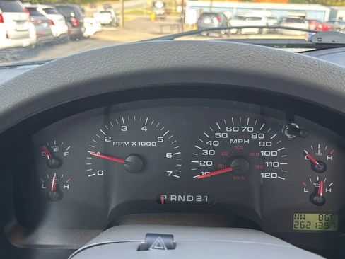 Used 2005 Ford F150 XLT AWD/4WD image 2