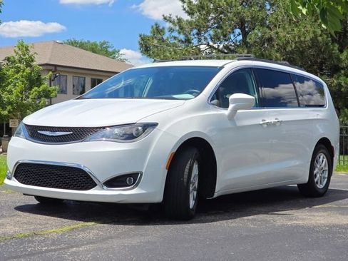 Used 2020 Chrysler Pacifica Touring FWD image 20