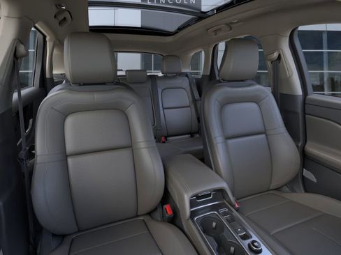 New 2026 Lincoln Corsair Premiere image 10