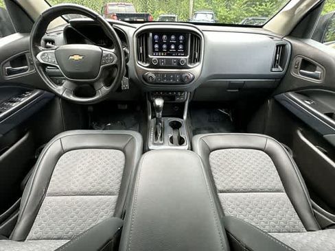 Used 2022 Chevrolet Colorado Z71 AWD/4WD image 6