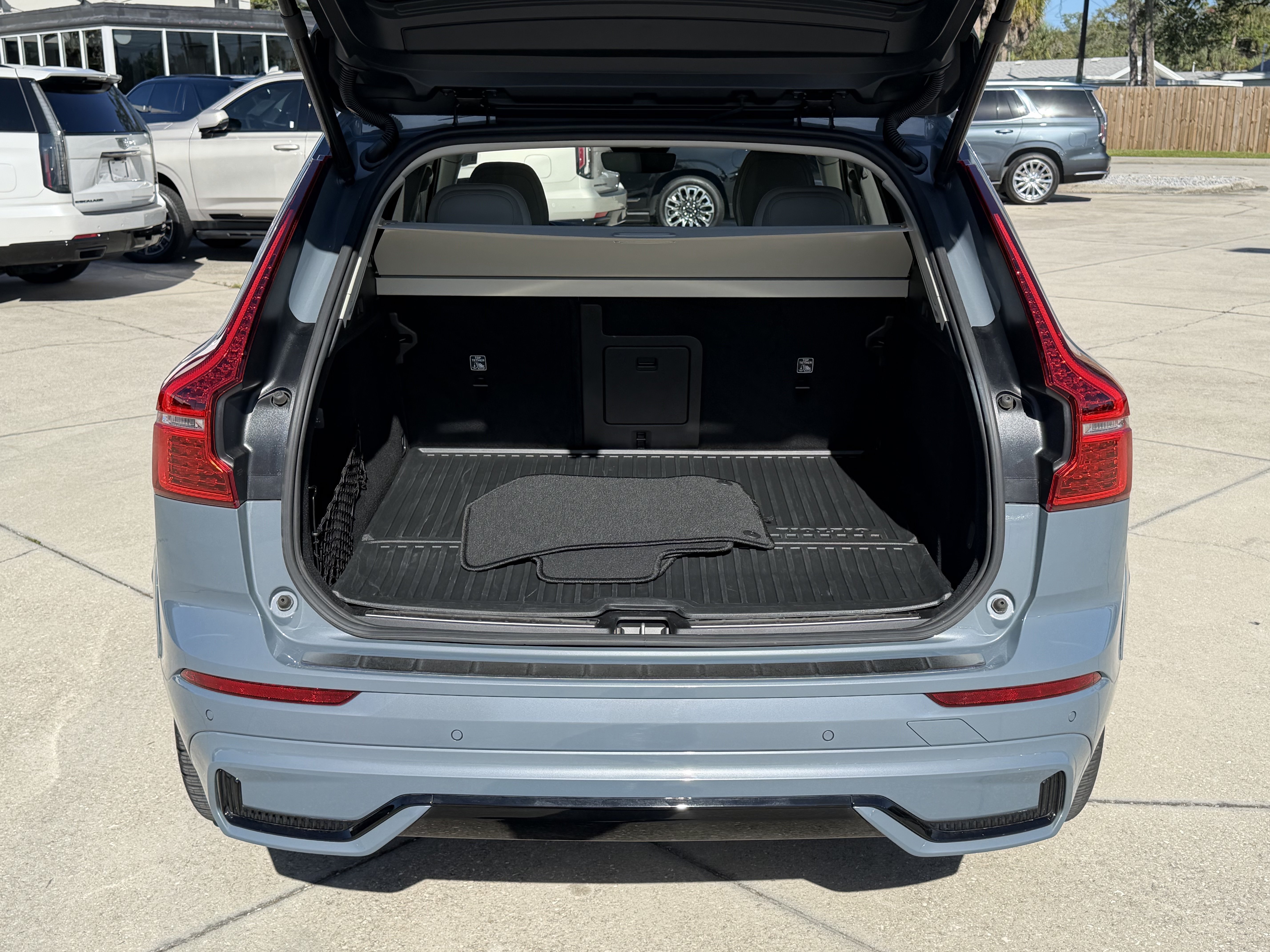 Used 2024 Volvo XC60 T8 Ultimate w/ Protection Package Premier AWD/4WD image 11