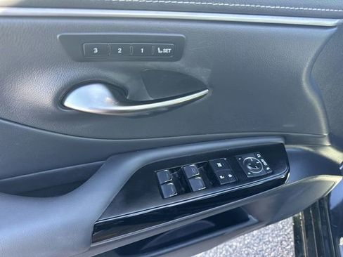 Used 2023 Lexus ES 350 w/ Premium Package image 16
