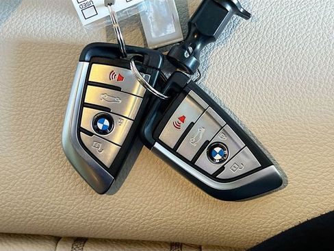 Used 2023 BMW 530e xDrive w/ Premium Package image 32