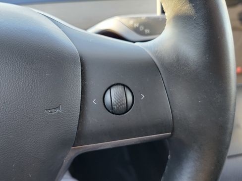 Used 2019 Tesla Model 3 Standard Range image 33