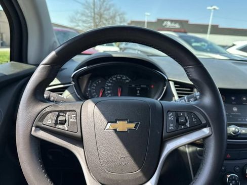 Used 2022 Chevrolet Trax LT w/ LT Convenience Package AWD/4WD image 23