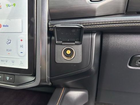 Used 2024 Ford Expedition Max Platinum image 39