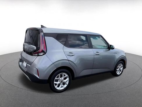 Used 2025 Kia Soul LX w/ LX Technology Package FWD image 13