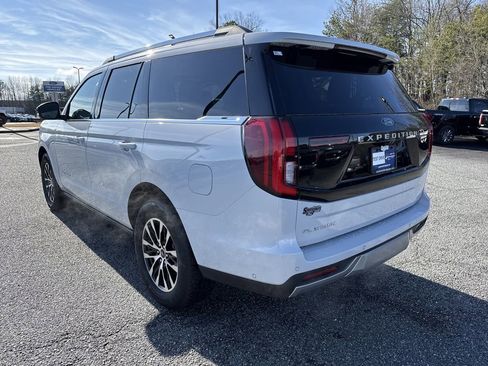 Used 2025 Ford Expedition Platinum image 5