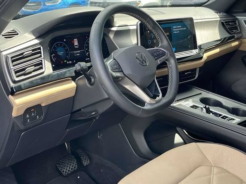 Used 2024 Volkswagen Atlas Cross Sport SE FWD image 12