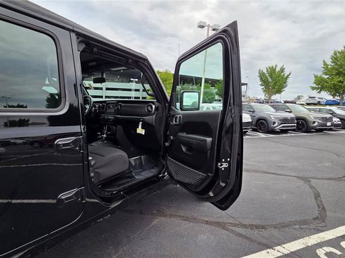 Used 2023 Jeep Wrangler Unlimited Sport AWD/4WD image 28