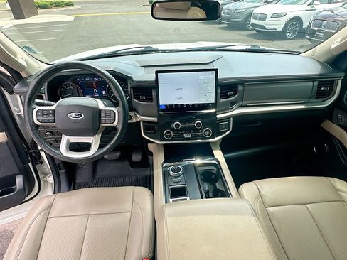 Used 2022 Ford Expedition XLT RWD image 3