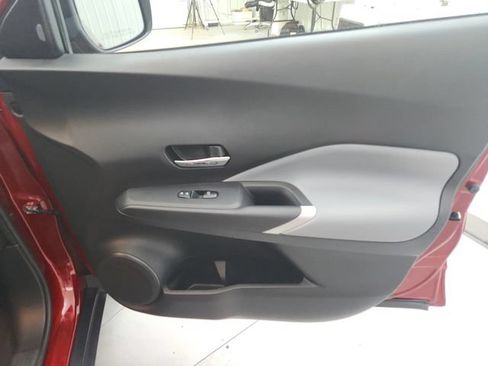 Used 2023 Nissan Kicks SR w/ SR Premium Package FWD image 33