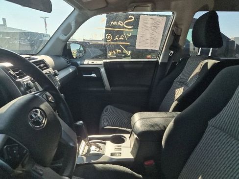 Used 2016 Toyota 4Runner SR5 AWD/4WD image 10