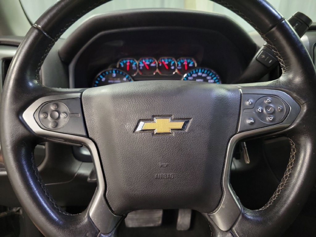 Used 2018 Chevrolet Silverado 1500 LT w/ Midnight Edition AWD/4WD image 23