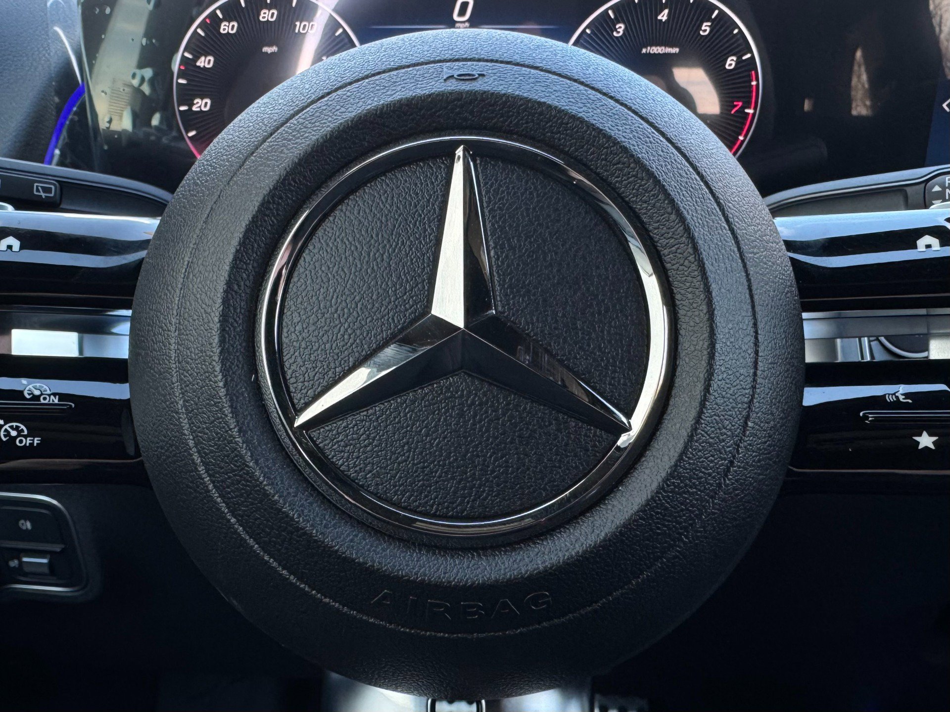 Used 2025 Mercedes-Benz GLB 250 w/ AMG Night Package image 57
