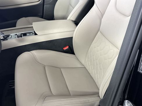 Used 2025 Volvo XC90 T8 Plus image 10