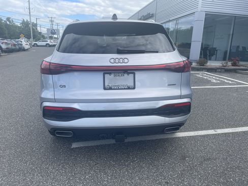 Certified 2025 Audi Q5 Premium w/ Convenience Package AWD/4WD image 5
