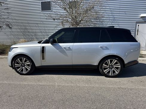 Used 2024 Land Rover Range Rover SV image 2