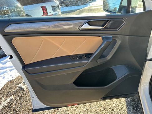 Used 2022 Volkswagen Tiguan SE image 13