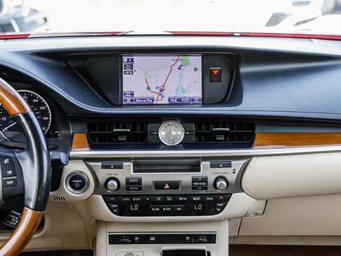 Used 2014 Lexus ES 300h w/ Luxury Package w/Bamboo Trim image 11