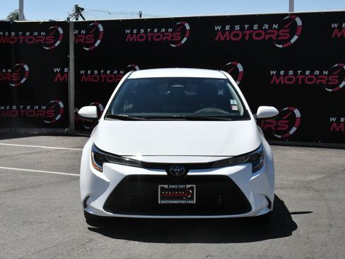 Used 2025 Toyota Corolla LE FWD image 2