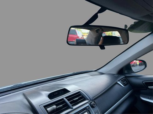 Used 2012 Toyota Camry SE FWD image 17