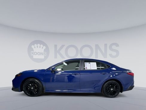 Used 2025 Toyota Camry SE image 8