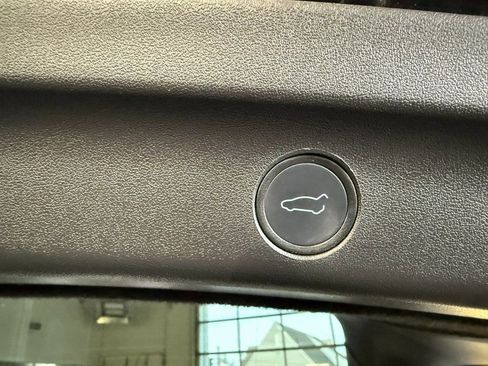 Used 2020 Tesla Model Y Long Range image 18