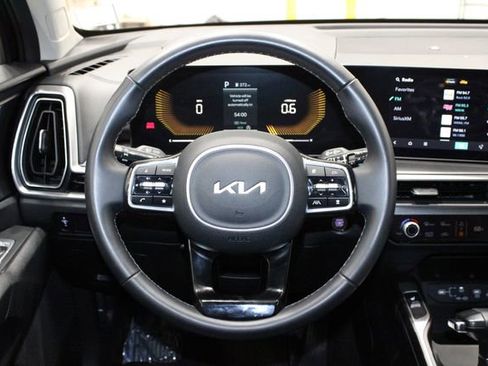 Used 2024 Kia Sorento S image 19