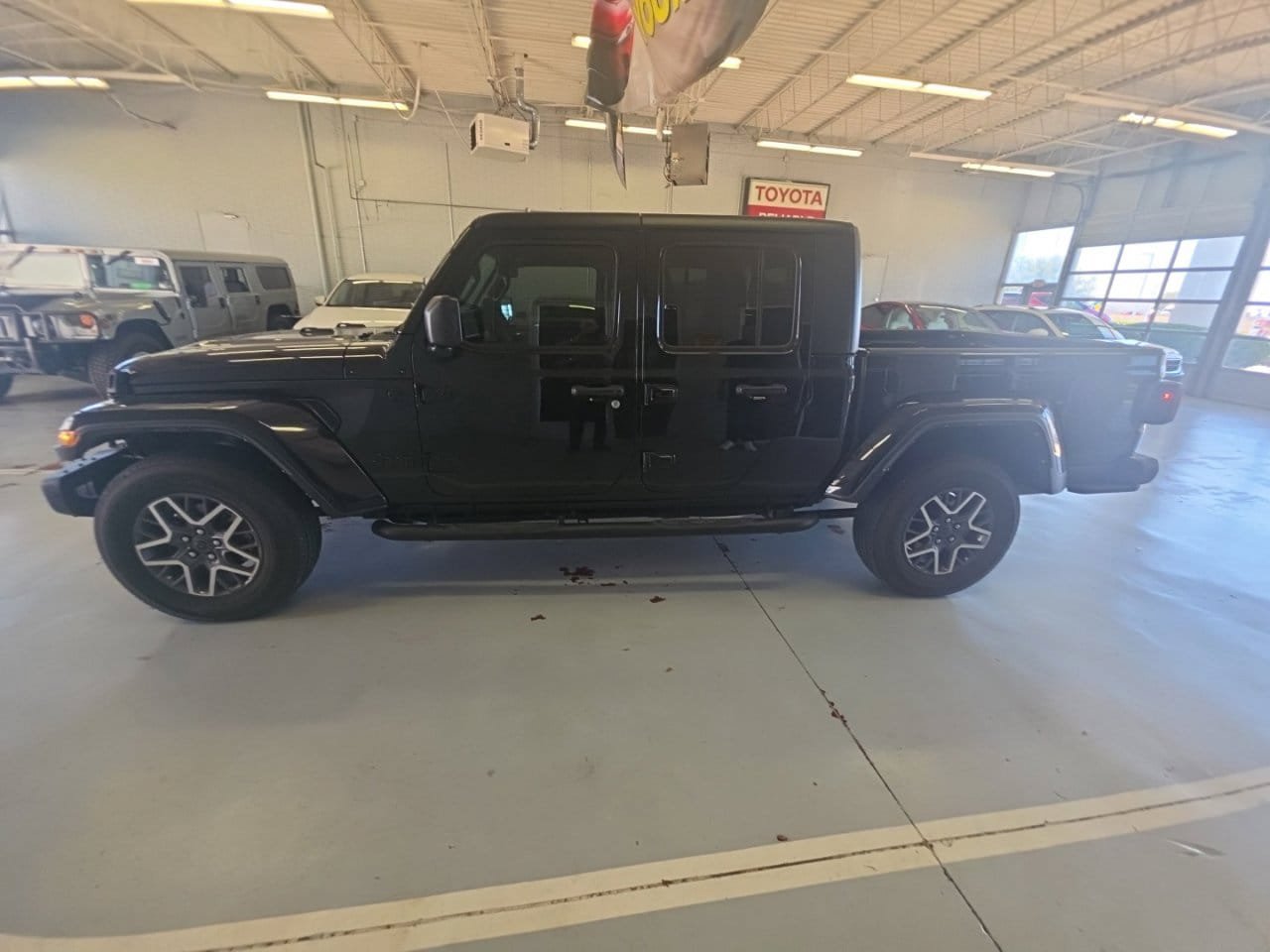 Used 2021 Jeep Gladiator Sport AWD/4WD image 13