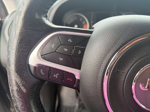 Used 2019 Jeep Renegade Latitude w/ Cold Weather Group image 42