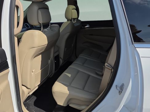 Used 2019 Jeep Grand Cherokee Limited w/ Luxury Group II RWD image 11