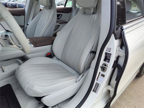 New 2022 Mercedes-Benz EQS 580 4MATIC Sedan image 14