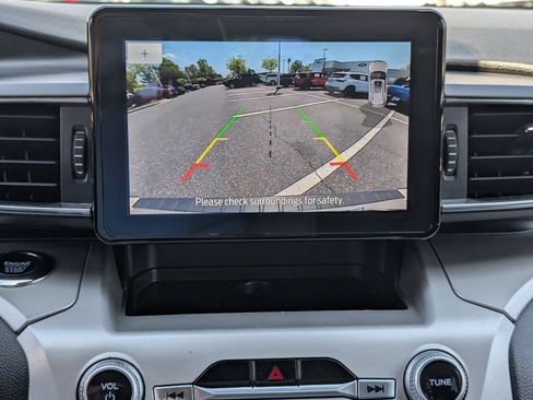 Used 2022 Ford Explorer XLT w/ Equipment Group 202A AWD/4WD image 30