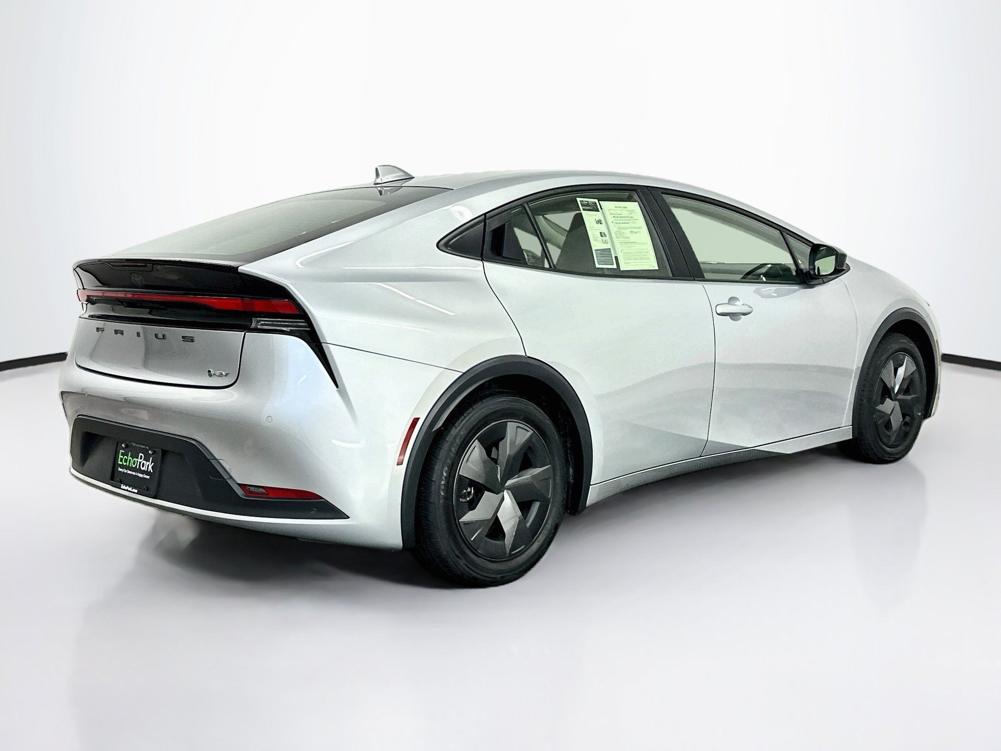 Used 2025 Toyota Prius LE FWD image 9