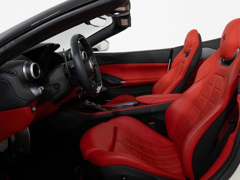 Used 2022 Ferrari Portofino M image 31