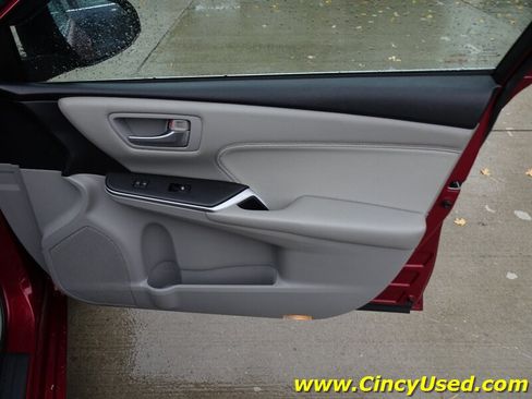 Used 2017 Toyota Camry XLE w/ Moonroof Package FWD image 29